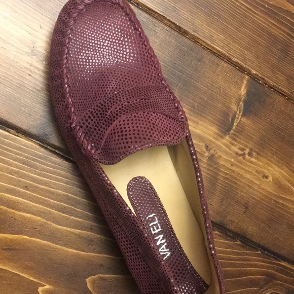 SOLD. New Vaneli Loafers, Women’s Size 7 1/2 - Picture 7 of 7